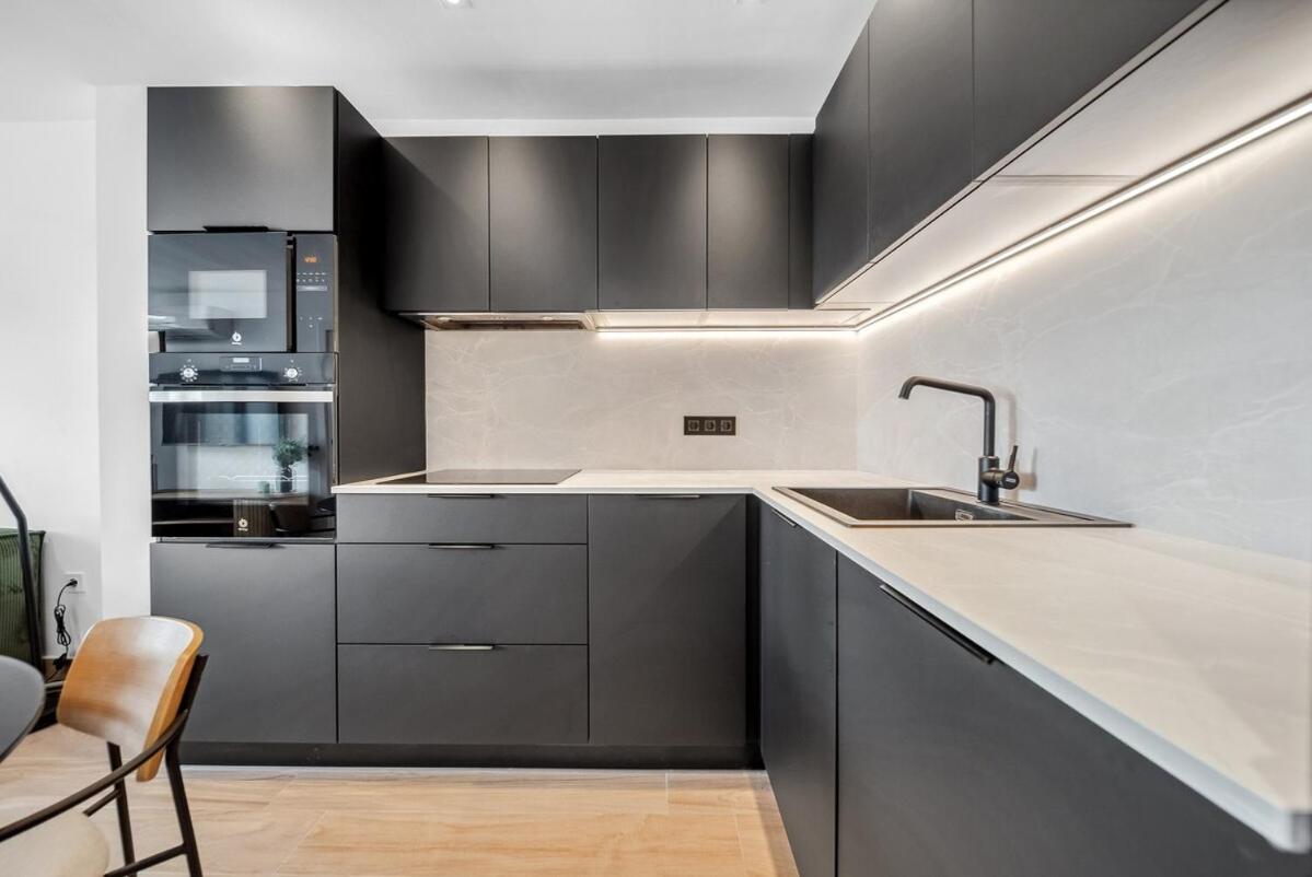 Charming & Modern 4br Apartment *